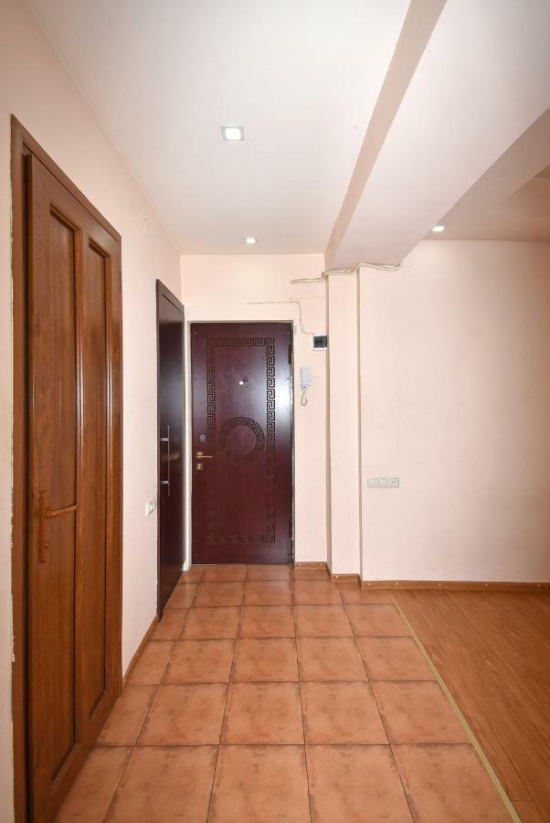 Apartments In Center Of Yerevan,Koghbatsi 1A Street Exterior photo