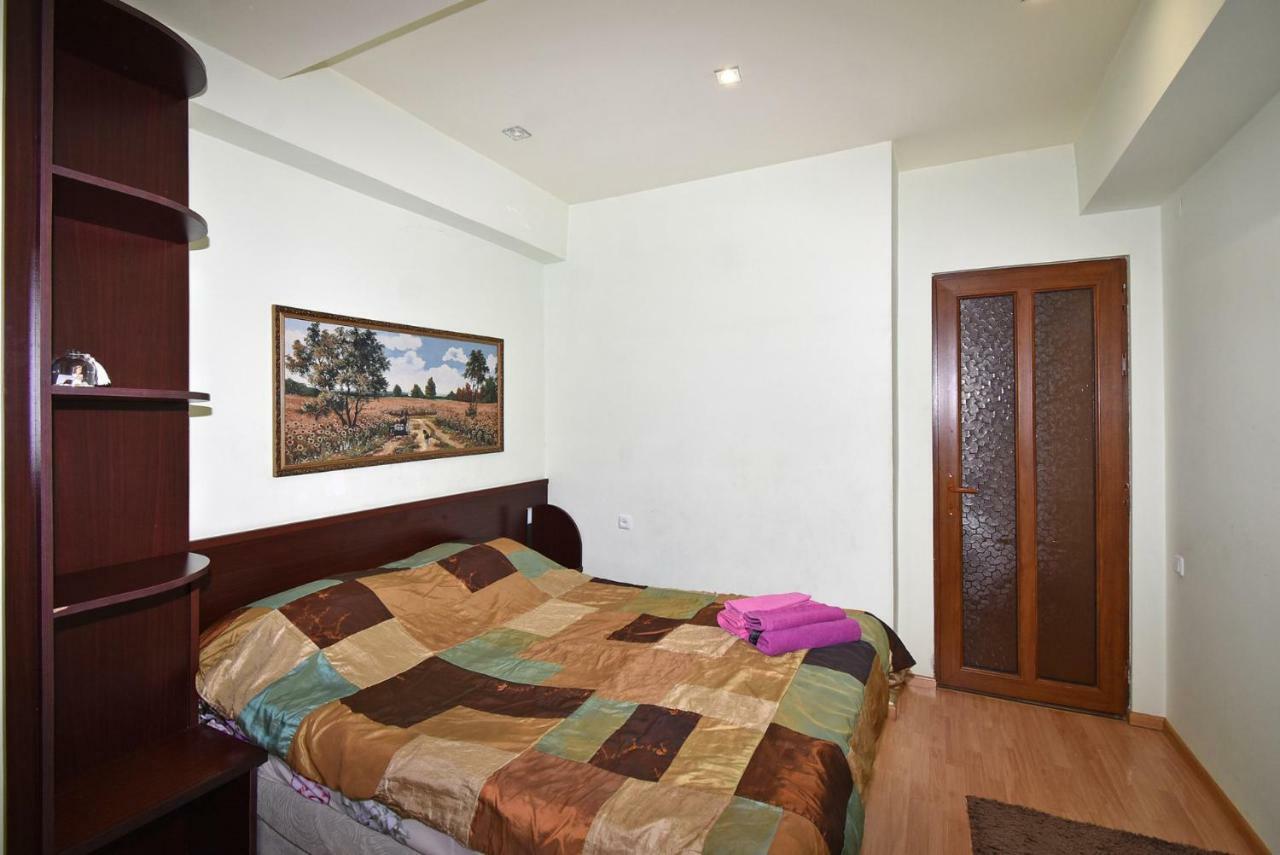 Apartments In Center Of Yerevan,Koghbatsi 1A Street Exterior photo