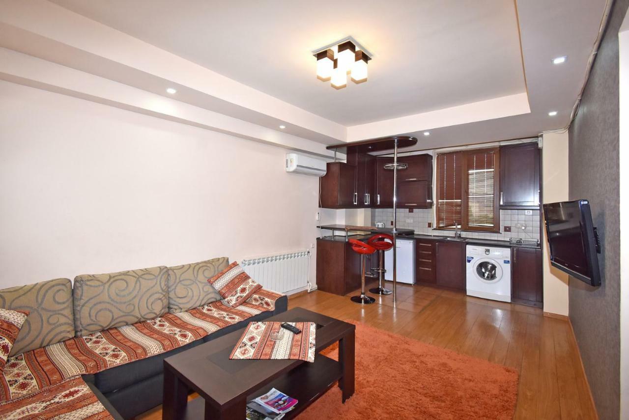 Apartments In Center Of Yerevan,Koghbatsi 1A Street Exterior photo